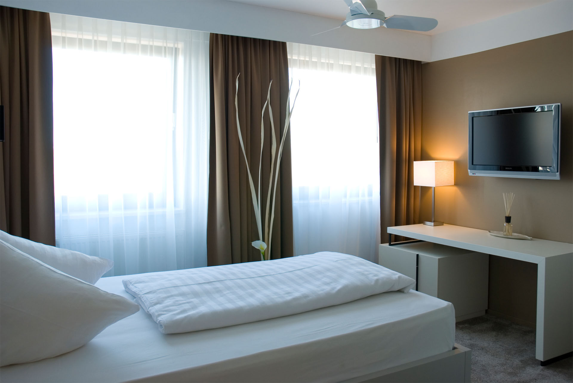Pearl Design Frankfurt 4*